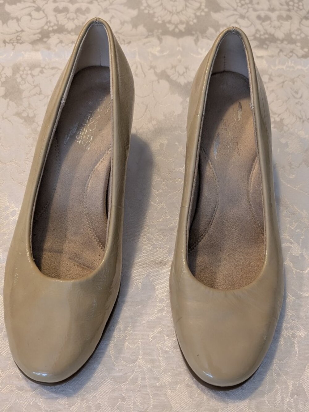 Women'sLIght Tan/Beige Leather Aerosoles Heelrest 2" Heel Shoes Pumps Sz. 7.5M